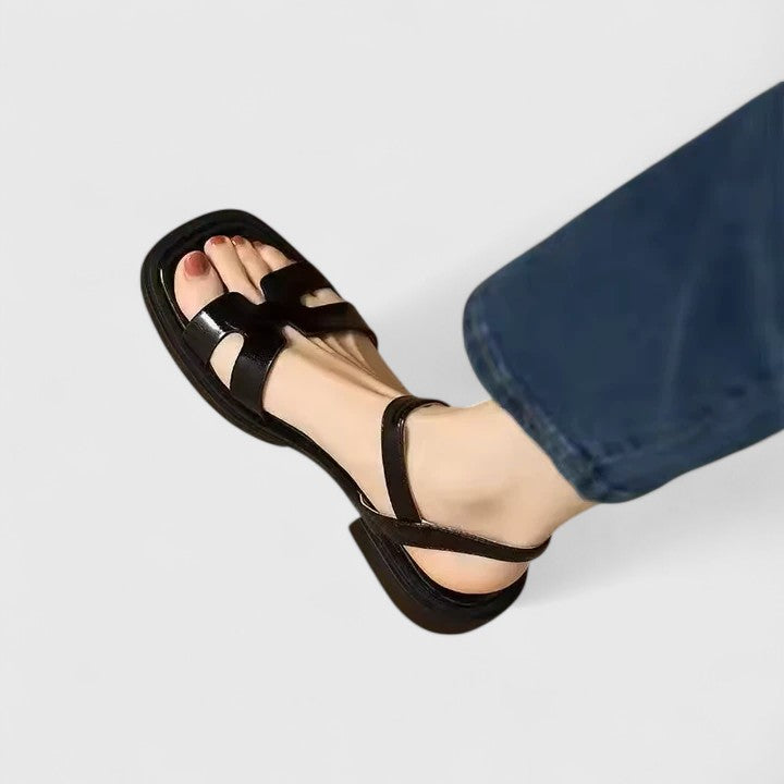 Véra – Sandales Plates Sophistiquées
