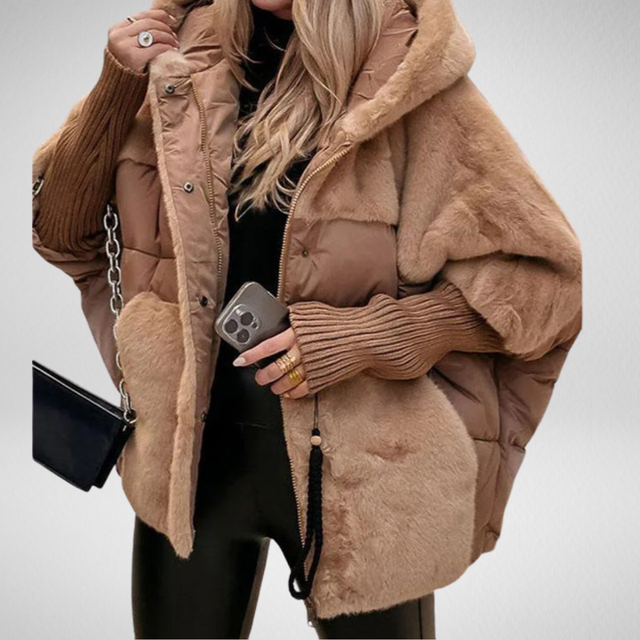 Amélie Marseille Maison | Veste puffer oversized pour femmes avec capuche en design patchwork